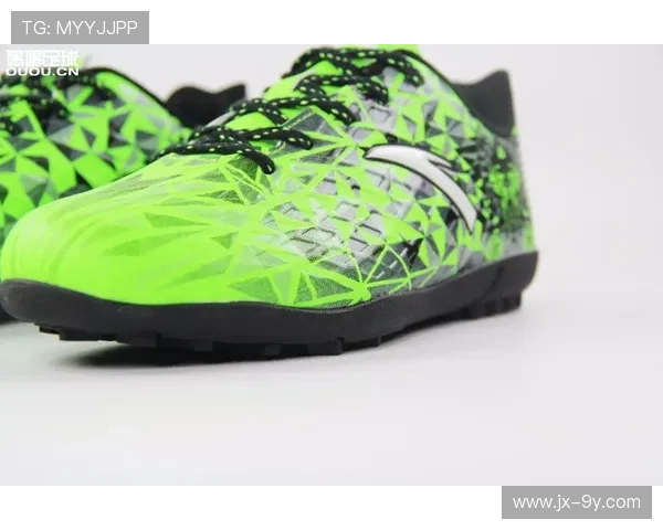 全面解析冬季足球鞋正版选择要点与舒适保暖实战性能表现趋势亮点